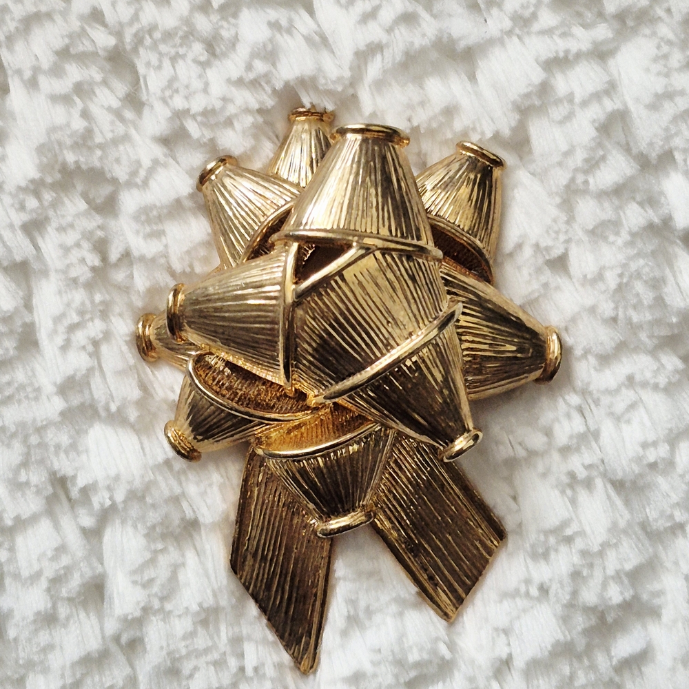 Vintage Monet Bow Tie Ribbon Brooch Pin
